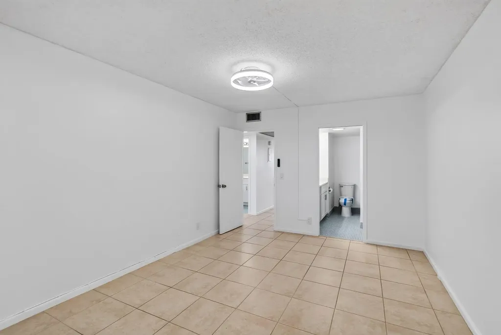 4028 Hythe B Boca Raton FL 33434