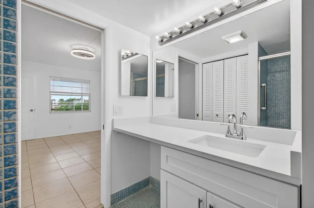 4028 Hythe B Boca Raton FL 33434