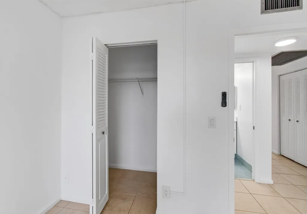 4028 Hythe B Boca Raton FL 33434
