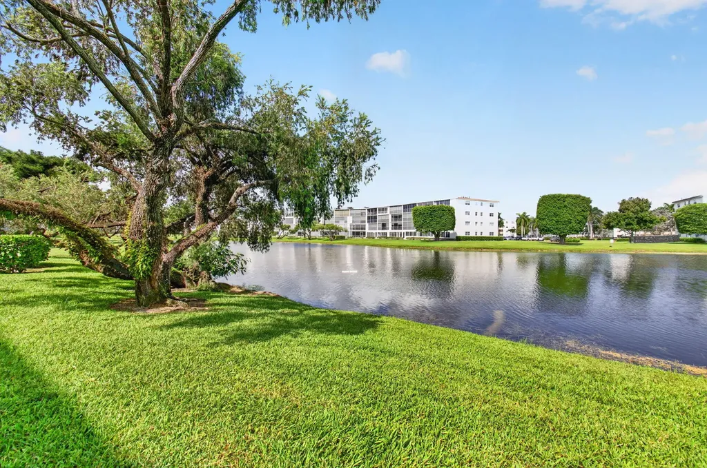 4028 Hythe B Boca Raton FL 33434