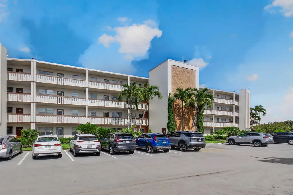 4028 Hythe B Boca Raton FL 33434
