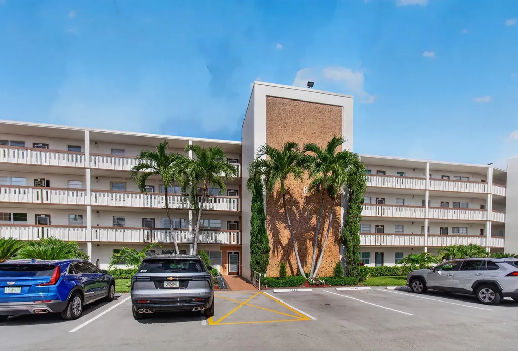 4028 Hythe B Boca Raton FL 33434