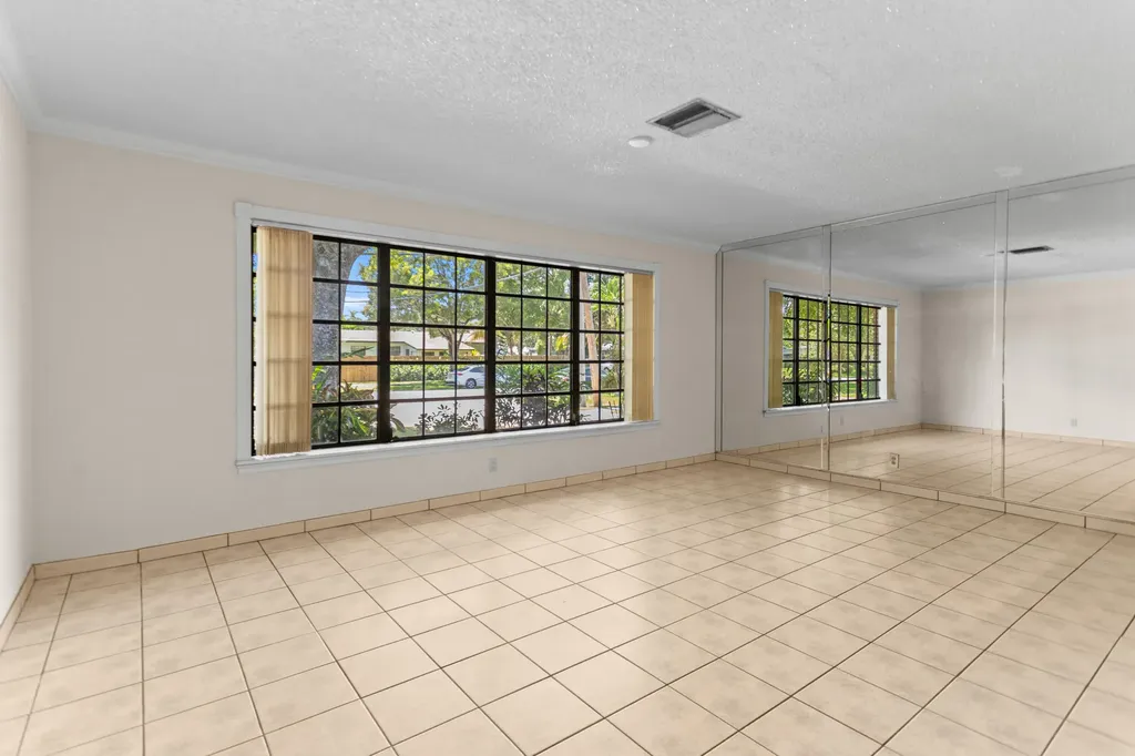 880 E Acre Drive Plantation FL 33317