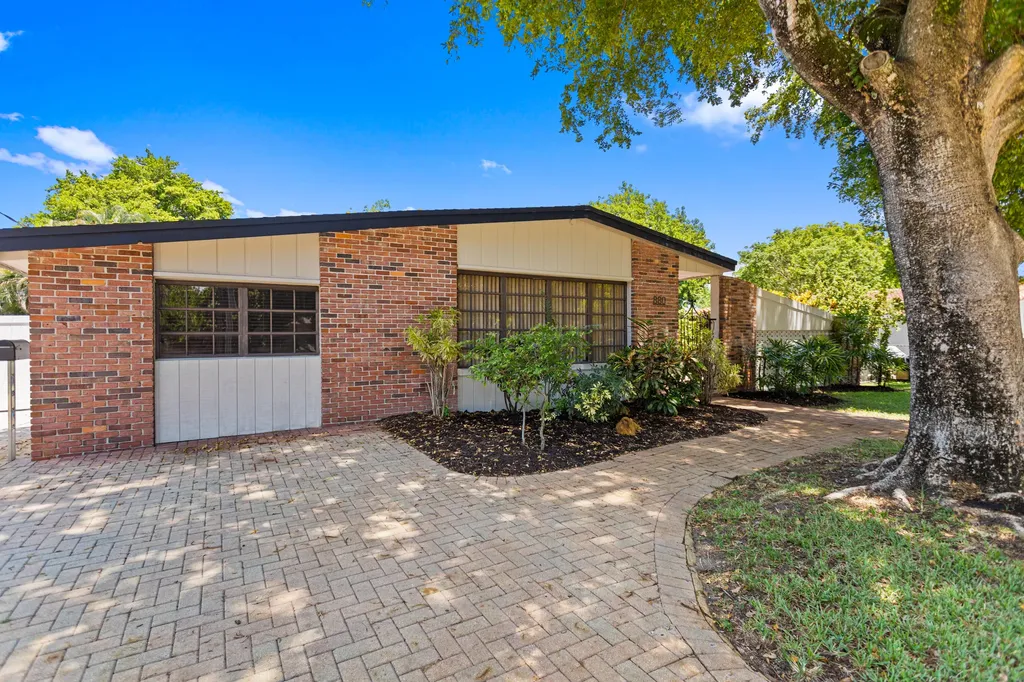 880 E Acre Drive Plantation FL 33317