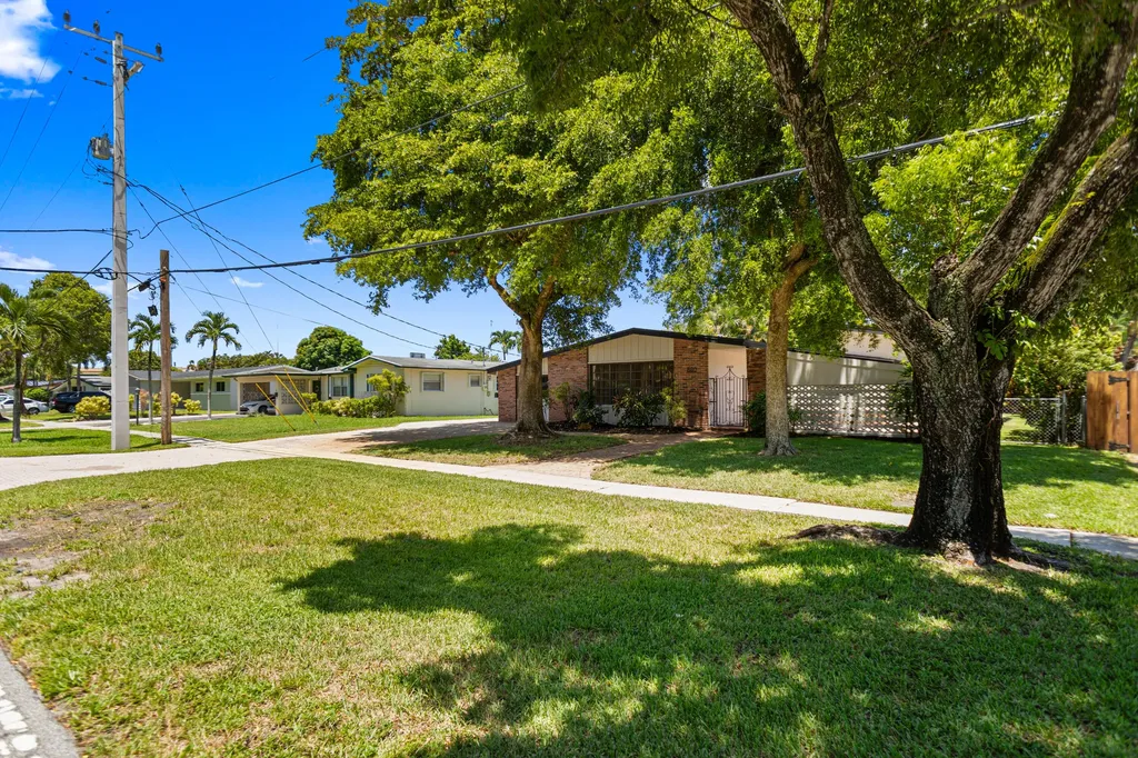 880 E Acre Drive Plantation FL 33317