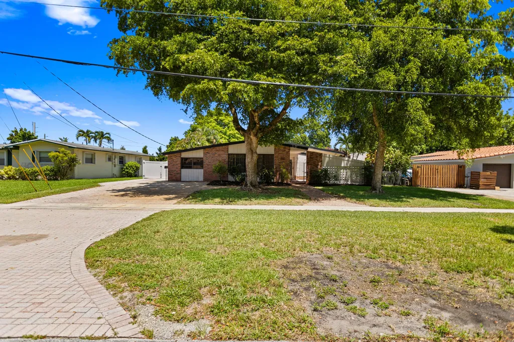 880 E Acre Drive Plantation FL 33317