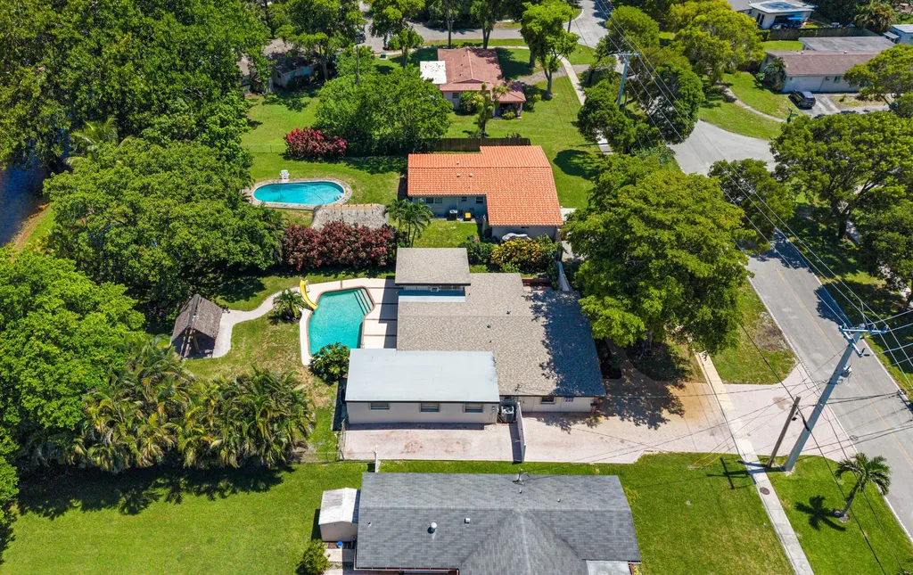 880 E Acre Drive Plantation FL 33317