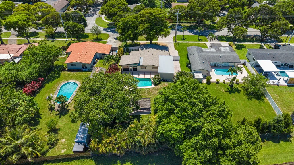 880 E Acre Drive Plantation FL 33317