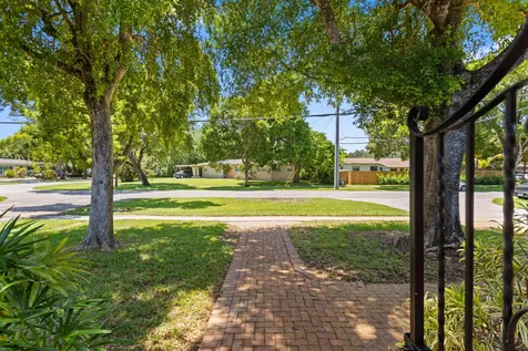 880 E Acre Drive Plantation FL 33317