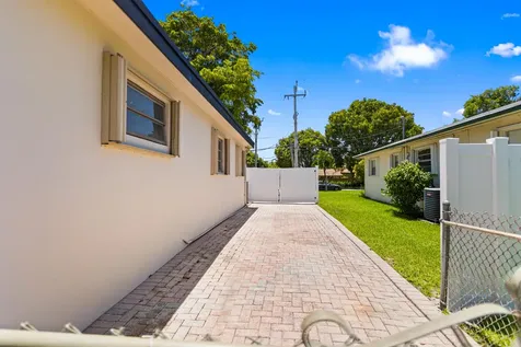 880 E Acre Drive Plantation FL 33317