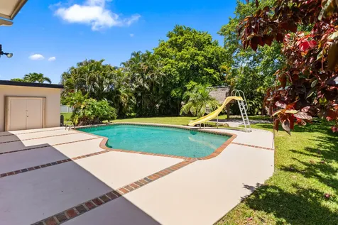 880 E Acre Drive Plantation FL 33317