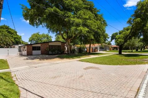 880 E Acre Drive Plantation FL 33317