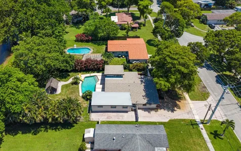 880 E Acre Drive Plantation FL 33317