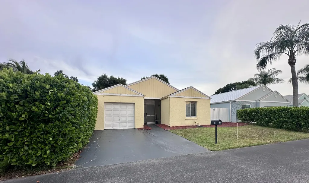 57 Buxton Lane Boynton Beach FL 33426