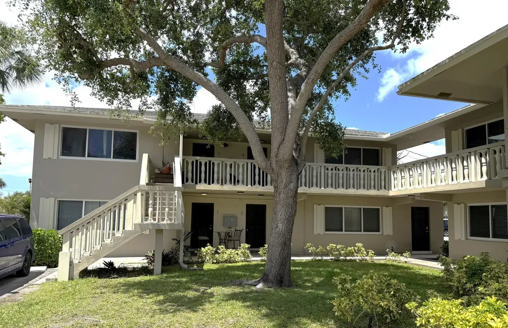 265 SW 7 Street Boca Raton FL 33432