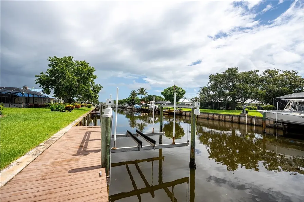 2066 5th Court SE Vero Beach FL 32962