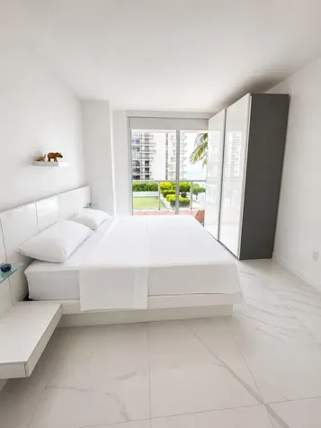 6365 Collins Avenue Miami Beach FL 33141