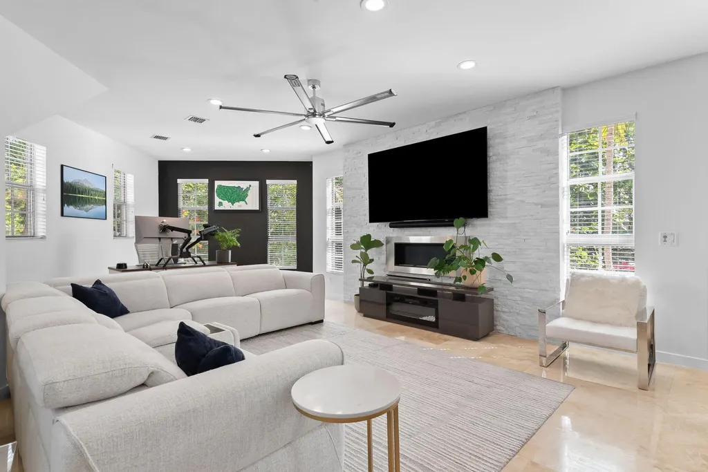 814 SW 10th Street Fort Lauderdale FL 33315