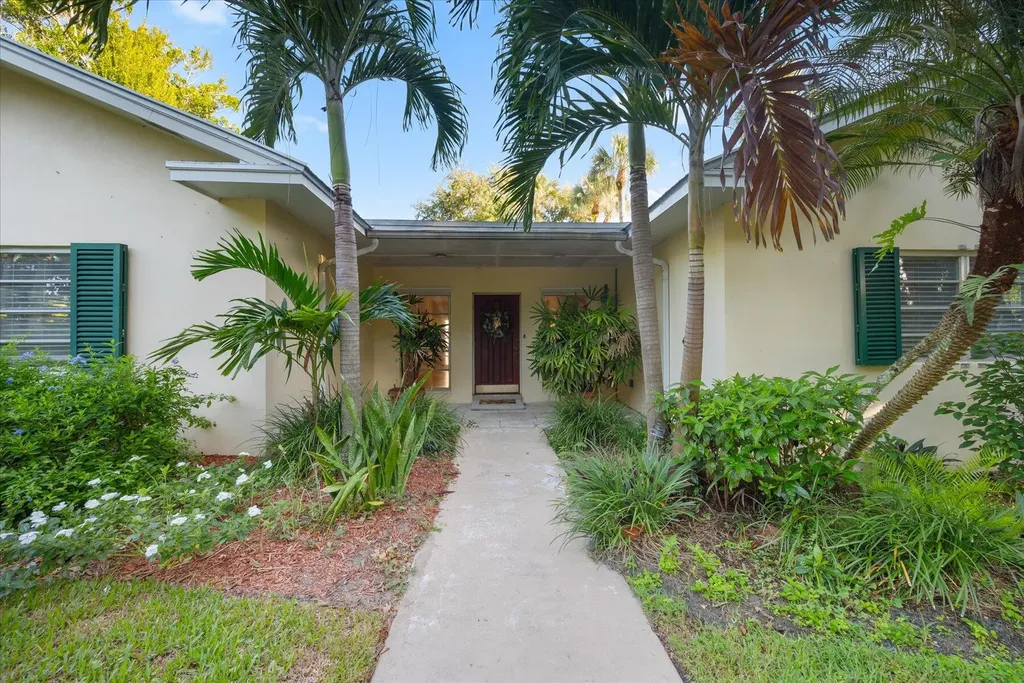 24/22 Via Lucindia Drive Sewalls Point FL 34996