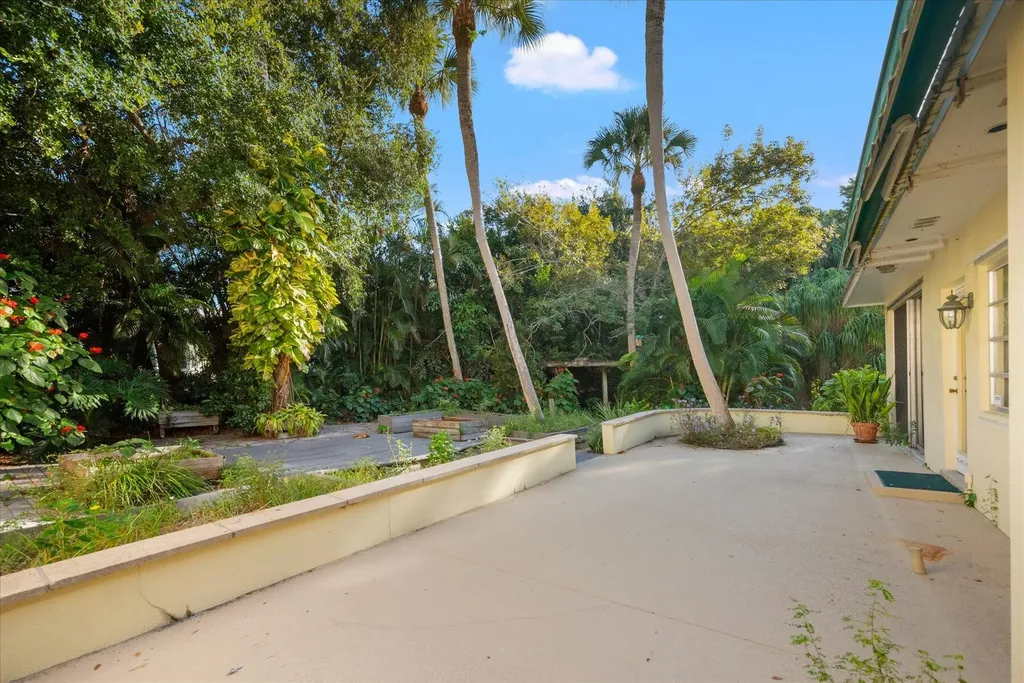 24/22 Via Lucindia Drive Sewalls Point FL 34996