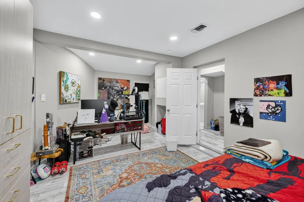 1570 NE 30th Place Oakland Park FL 33334