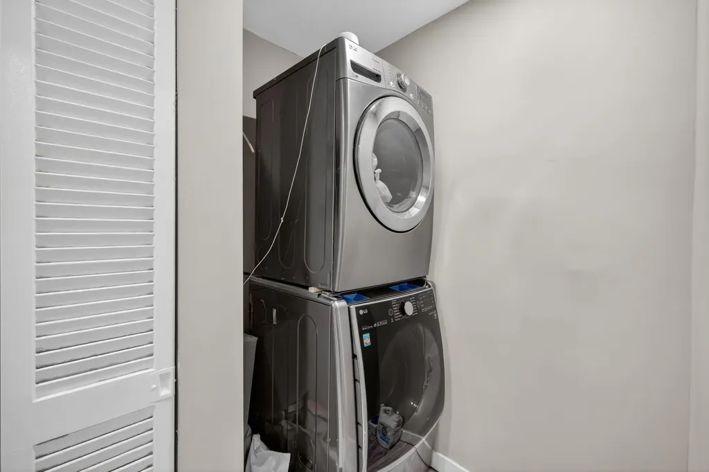 1570 NE 30th Place Oakland Park FL 33334