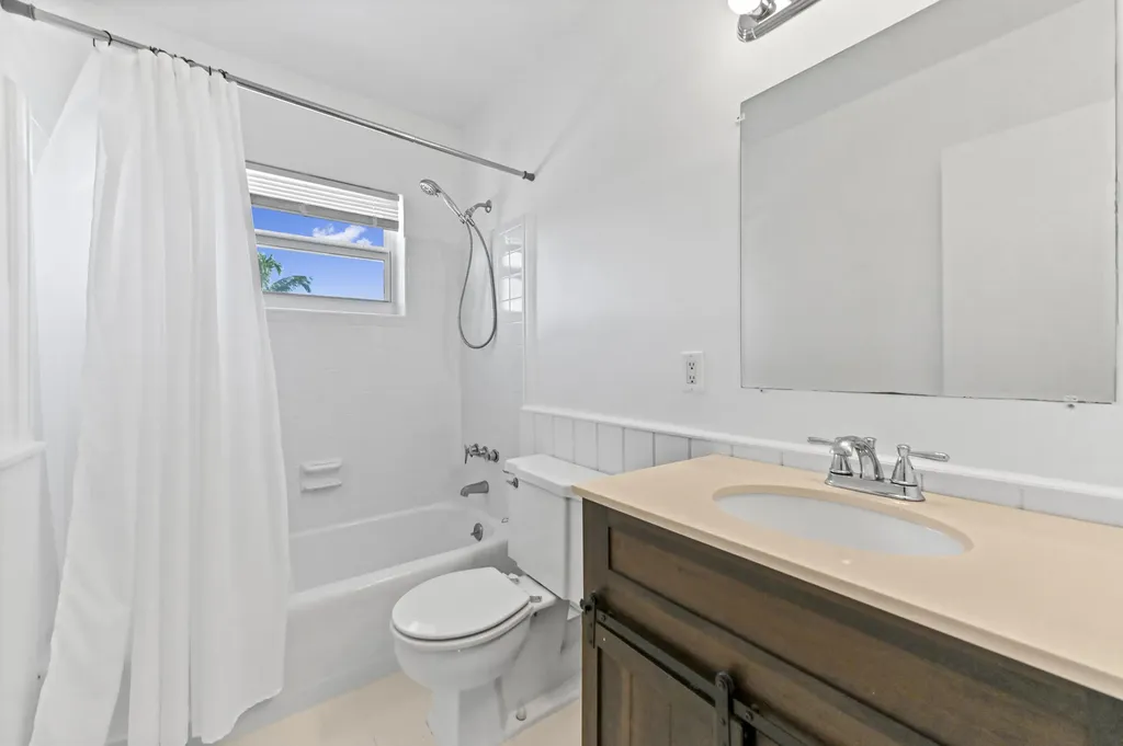 2755 NE 28th Avenue Lighthouse Point FL 33064