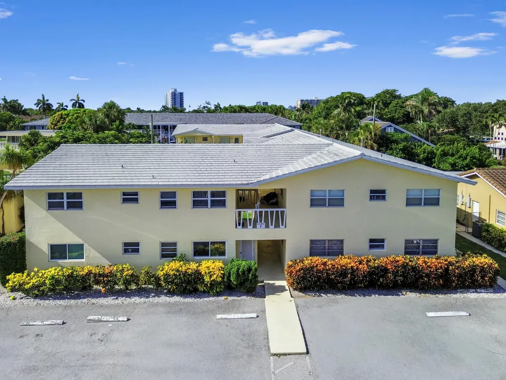 2755 NE 28th Avenue Lighthouse Point FL 33064