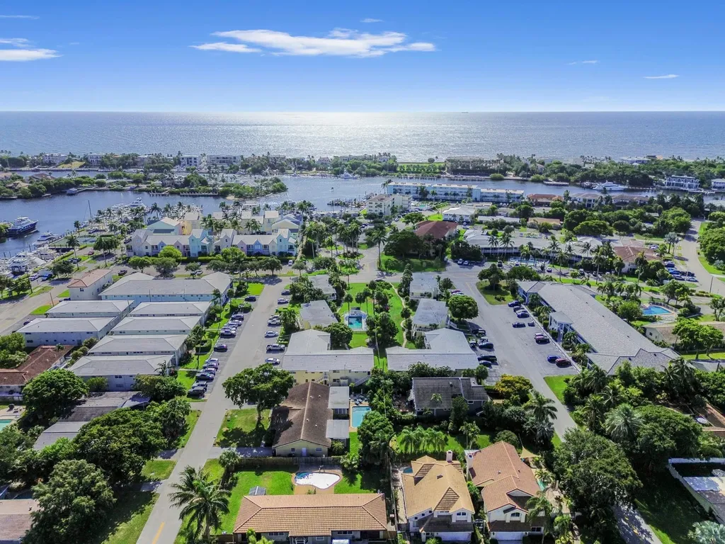 2755 NE 28th Avenue Lighthouse Point FL 33064