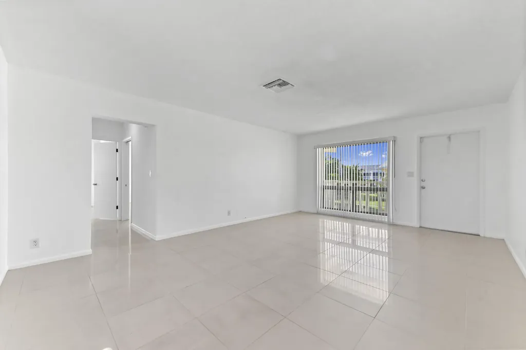 2755 NE 28th Avenue Lighthouse Point FL 33064