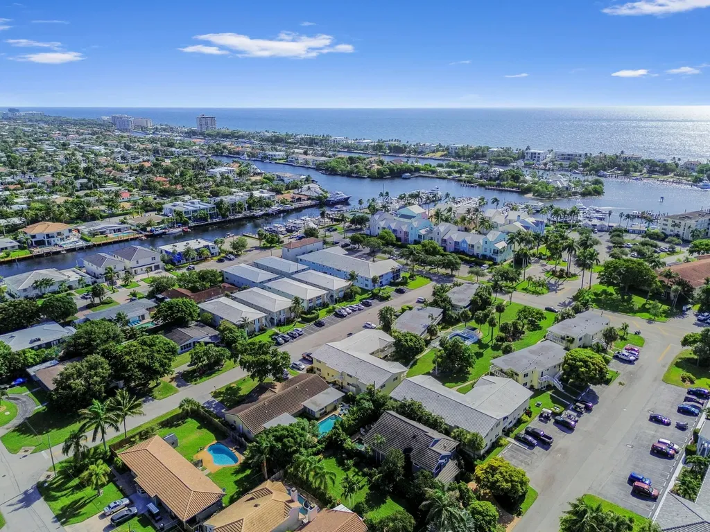 2755 NE 28th Avenue Lighthouse Point FL 33064