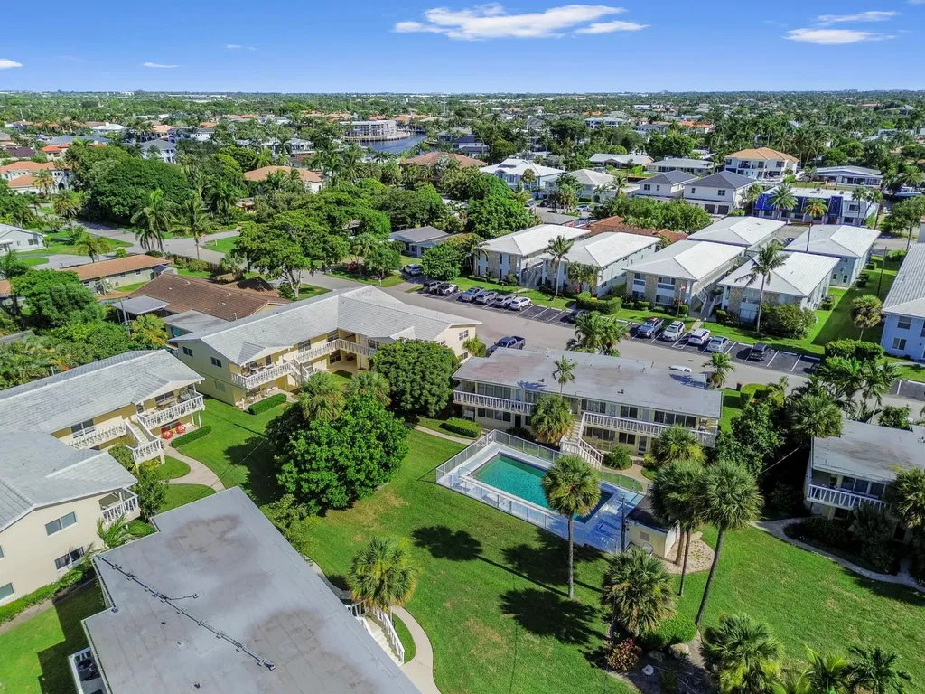 2755 NE 28th Avenue Lighthouse Point FL 33064