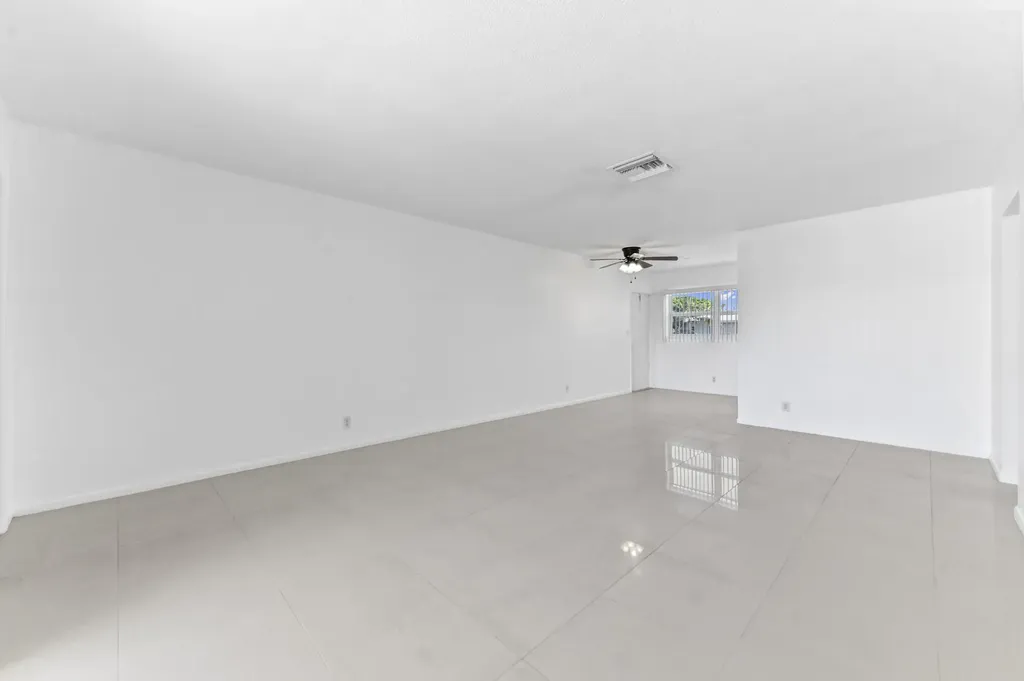 2755 NE 28th Avenue Lighthouse Point FL 33064