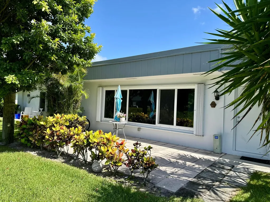 2886 Fernley Drive E West Palm Beach FL 33415