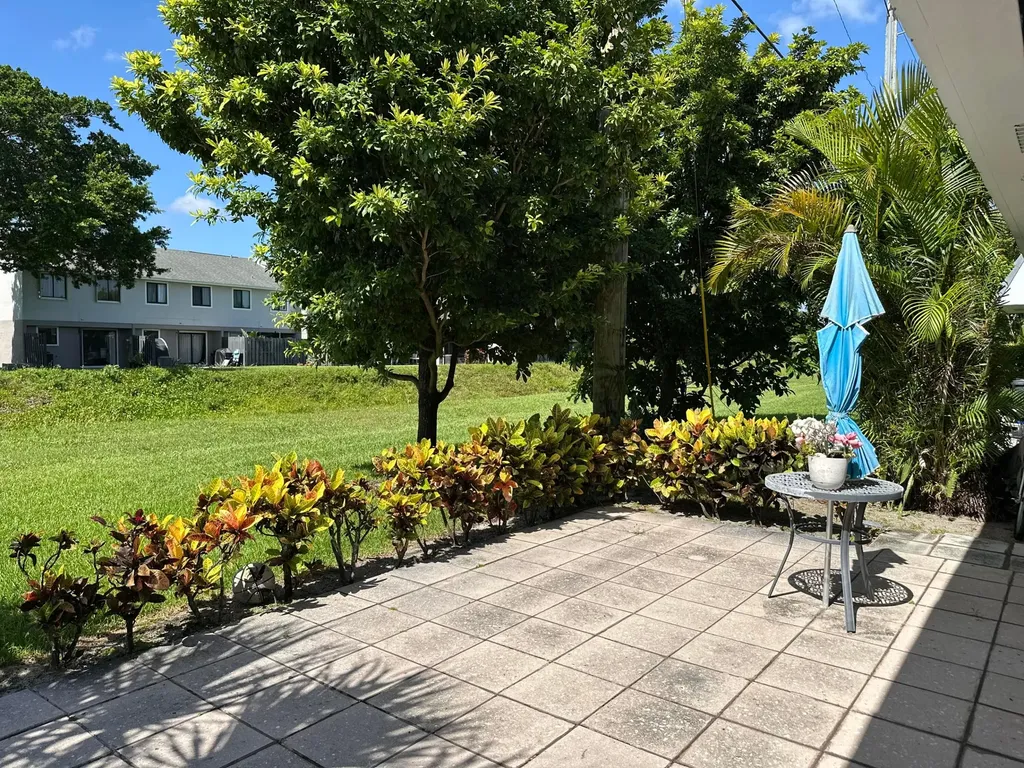 2886 Fernley Drive E West Palm Beach FL 33415