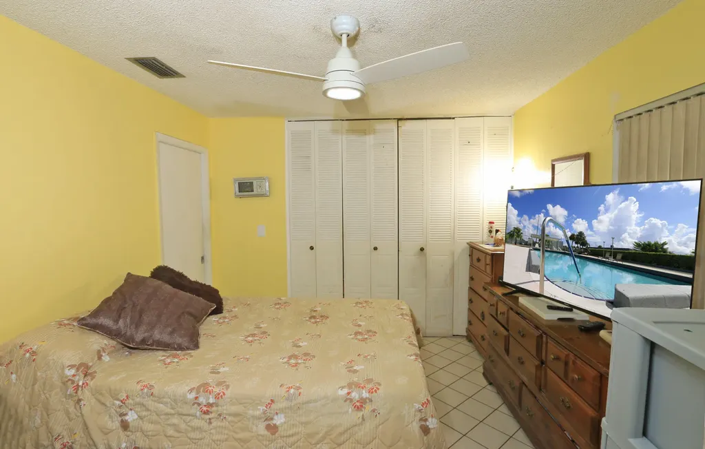 2886 Fernley Drive E West Palm Beach FL 33415