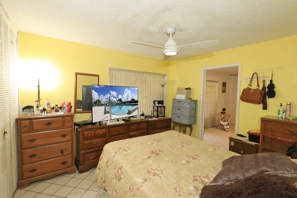2886 Fernley Drive E West Palm Beach FL 33415