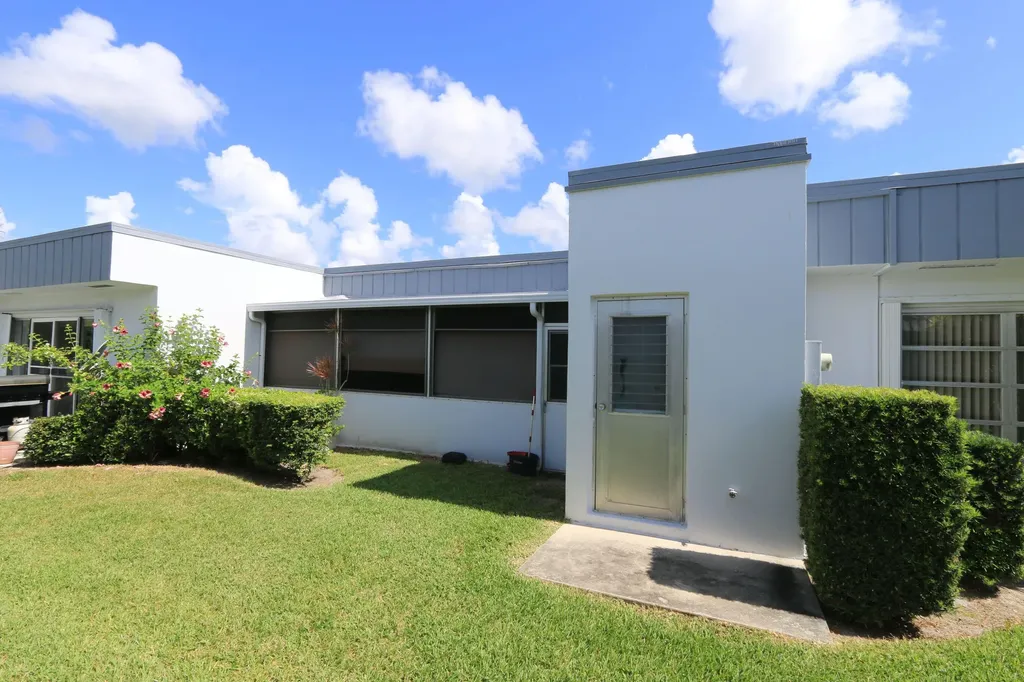 2886 Fernley Drive E West Palm Beach FL 33415