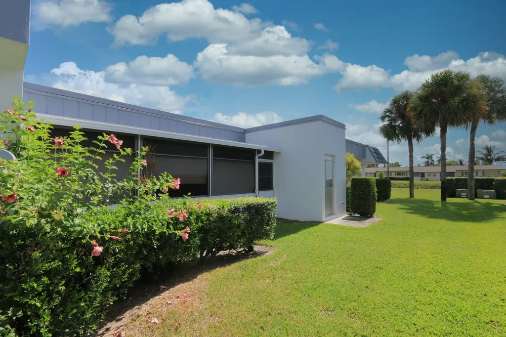 2886 Fernley Drive E West Palm Beach FL 33415