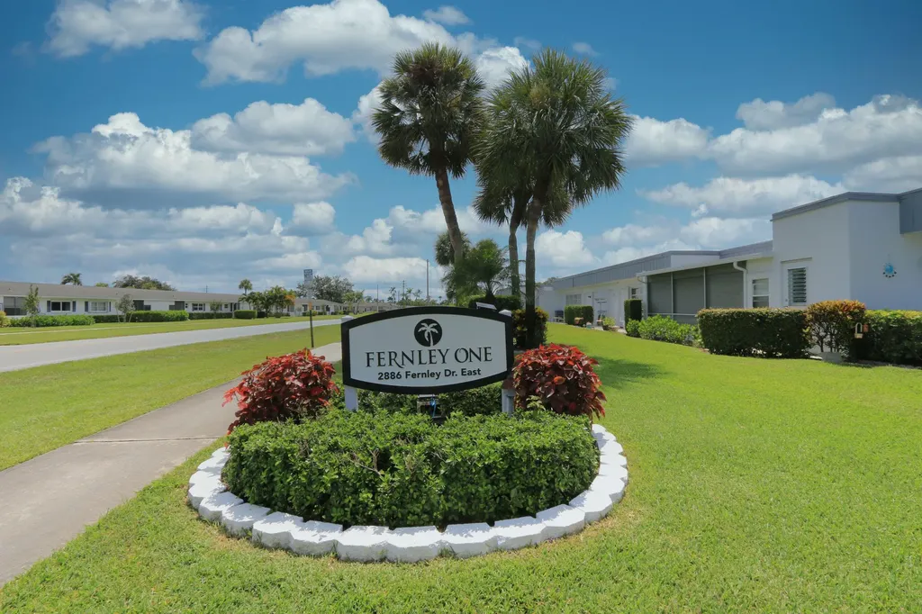 2886 Fernley Drive E West Palm Beach FL 33415