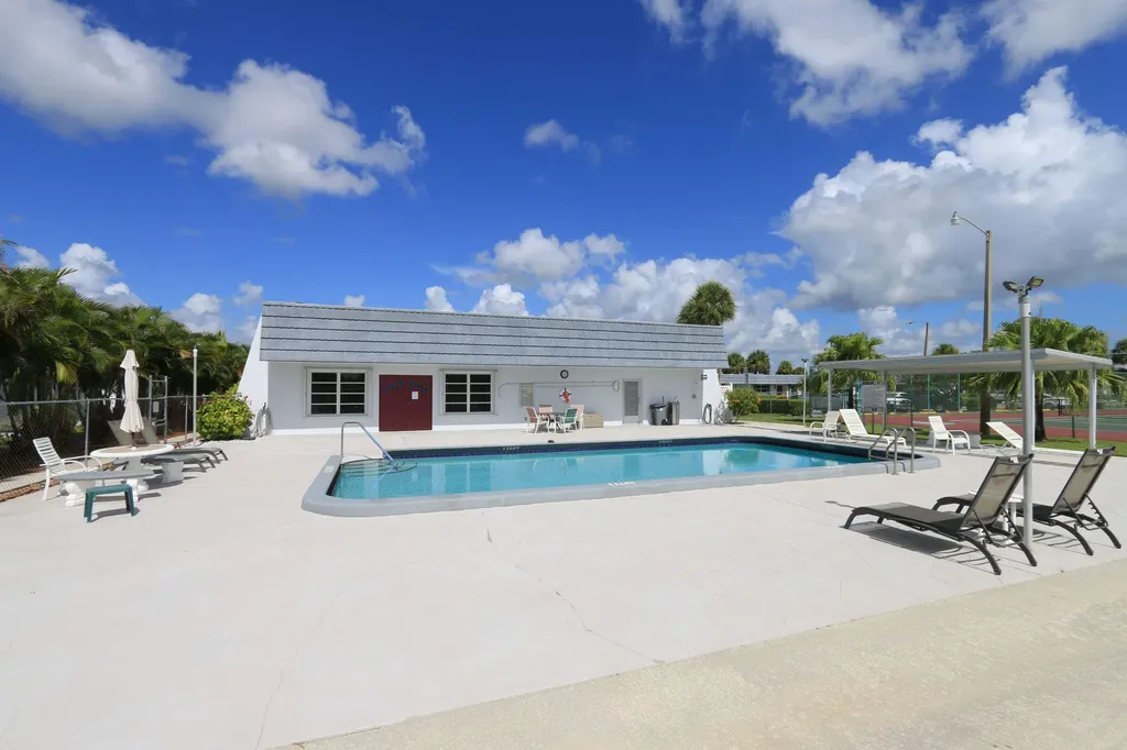 2886 Fernley Drive E West Palm Beach FL 33415
