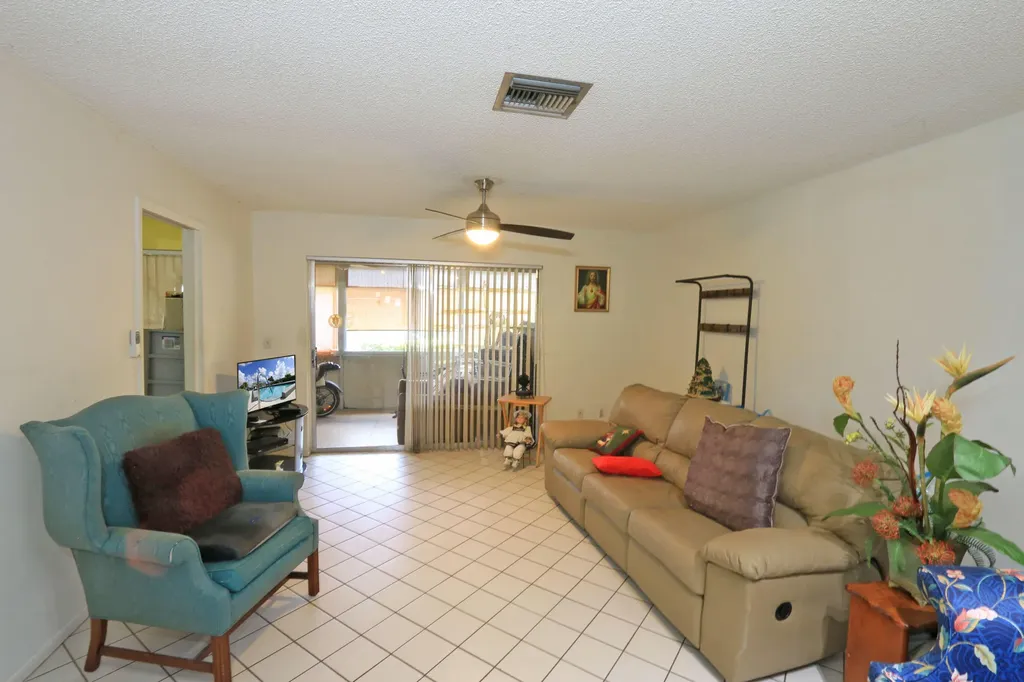 2886 Fernley Drive E West Palm Beach FL 33415