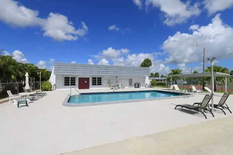 2886 Fernley Drive E West Palm Beach FL 33415