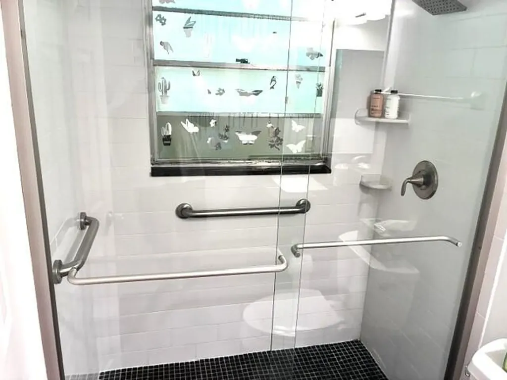 237 Farnham J Deerfield Beach FL 33442