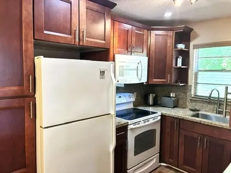 237 Farnham J Deerfield Beach FL 33442