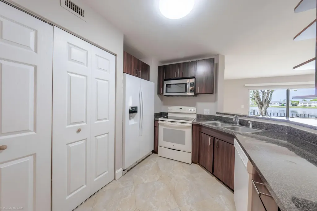3469 NW 44th Street Oakland Park FL 33309