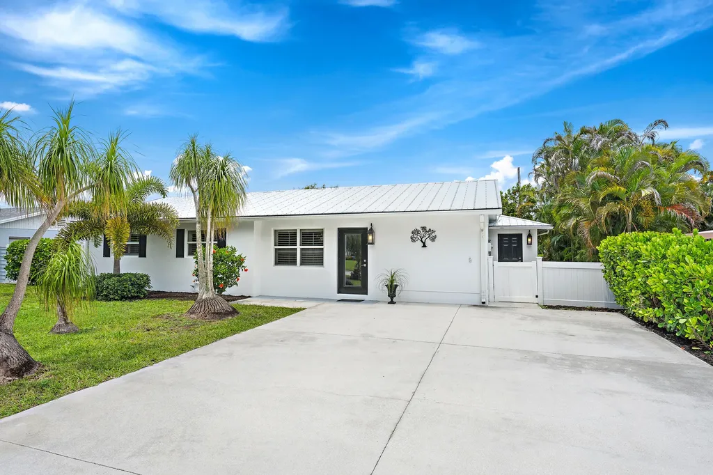 19144 SE Arnold Drive Tequesta FL 33469