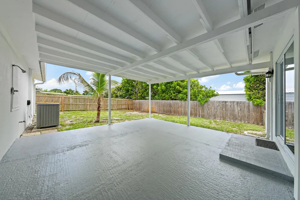 19144 SE Arnold Drive Tequesta FL 33469