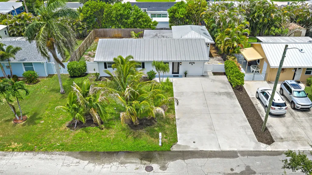 19144 SE Arnold Drive Tequesta FL 33469