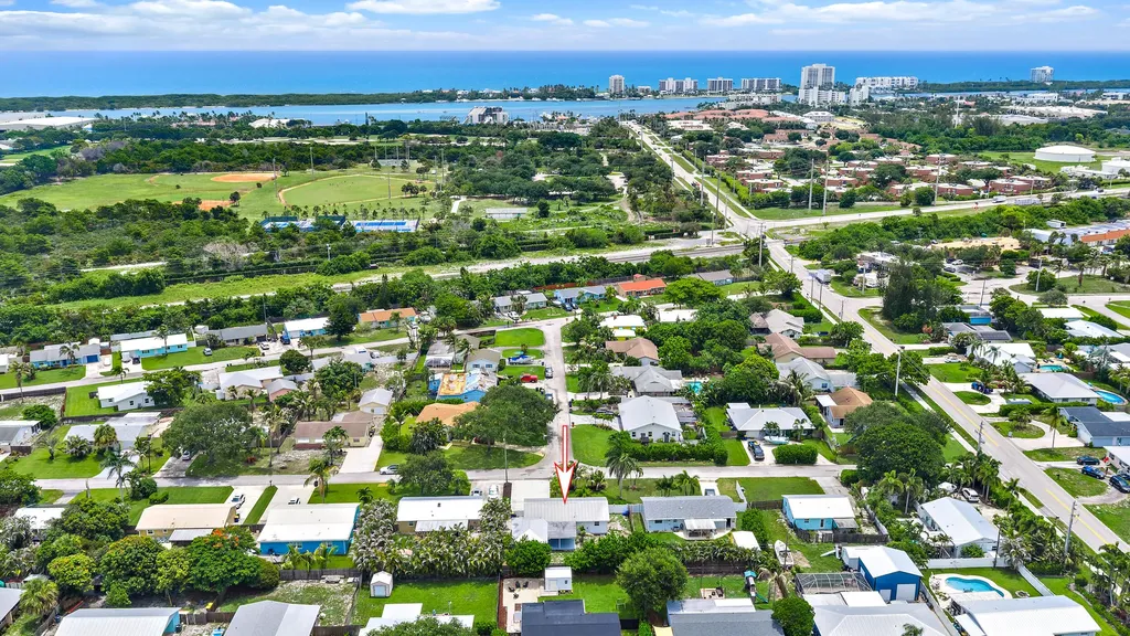 19144 SE Arnold Drive Tequesta FL 33469